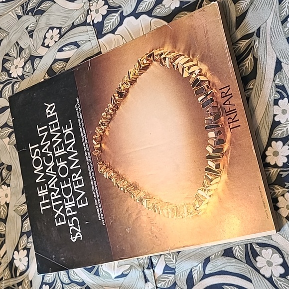 Vintage Vogue Magazine March 1977 - Picture 4 of 4